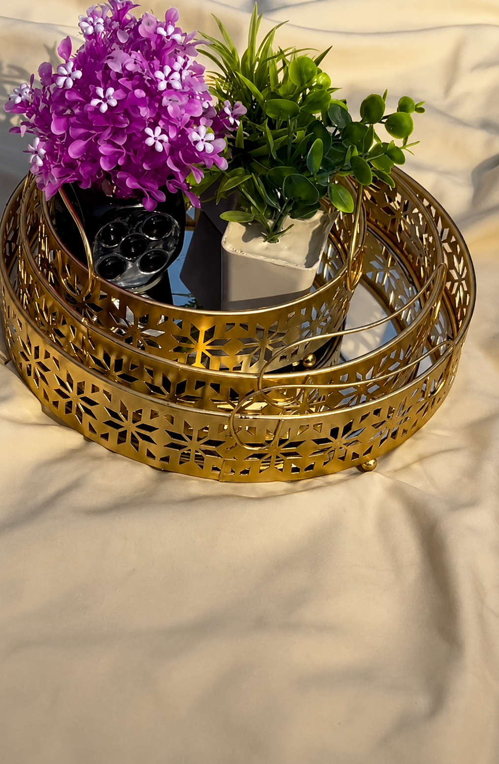 Luxury Golden Round Metal Tray – Mirror Base Decorative Organizer